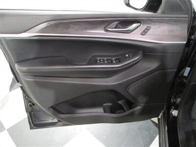 2023 Jeep Grand Cherokee Limited   - Photo 14 - Dublin, CA 94568