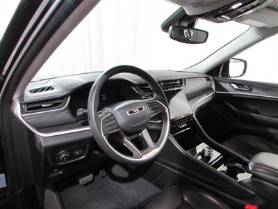 2023 Jeep Grand Cherokee Limited   - Photo 10 - Dublin, CA 94568
