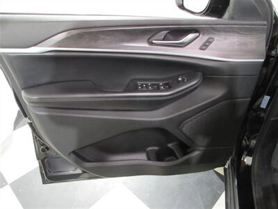 2023 Jeep Grand Cherokee Limited   - Photo 7 - Dublin, CA 94568