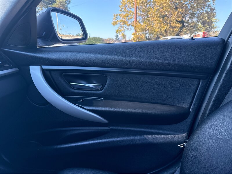 2014 Bmw 320i SA photo 17