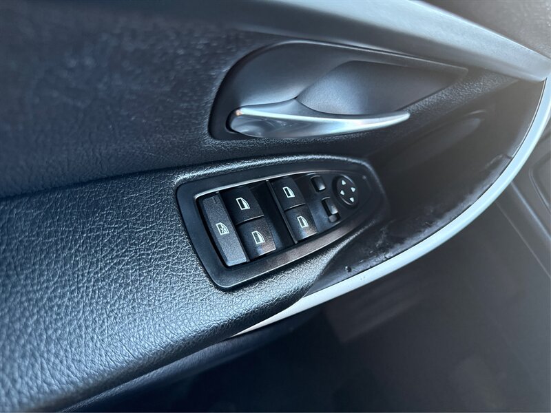 2014 Bmw 320i SA photo 24