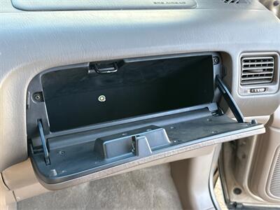 2002 Toyota Sienna LE   - Photo 46 - Daly City, CA 94014