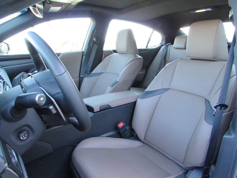 2025 Lexus ES 300h - Photo 8 - Dublin, CA 94568
