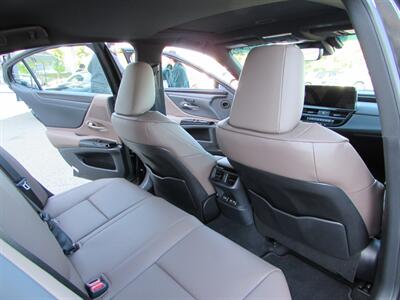 2025 Lexus ES 300h - Photo 28 - Dublin, CA 94568