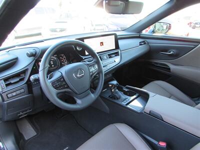 2025 Lexus ES 300h - Photo 9 - Dublin, CA 94568