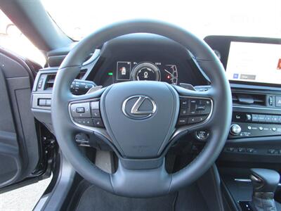 2025 Lexus ES 300h - Photo 10 - Dublin, CA 94568
