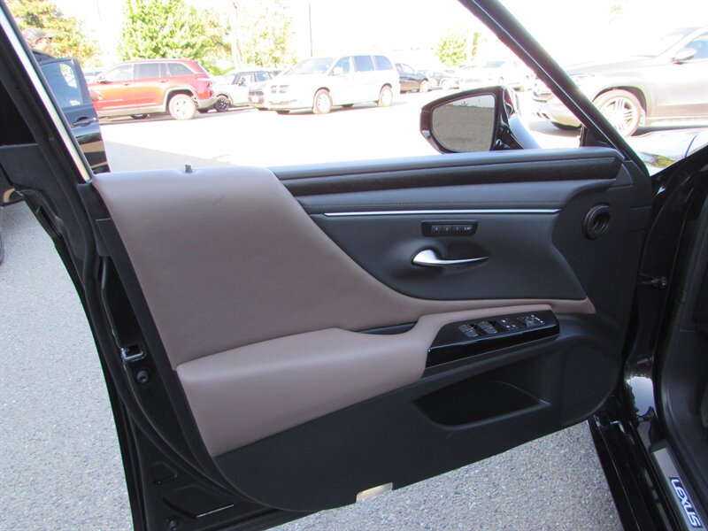 2025 Lexus ES 300h - Photo 6 - Dublin, CA 94568