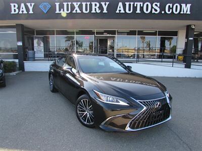 2025 Lexus ES 300h Sedan
