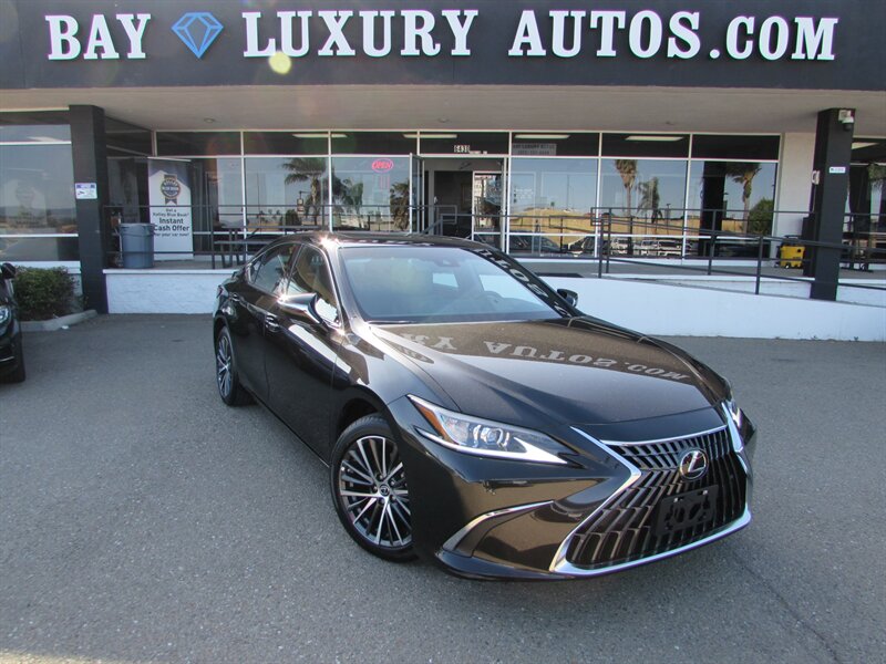 2025 Lexus ES 300h  
