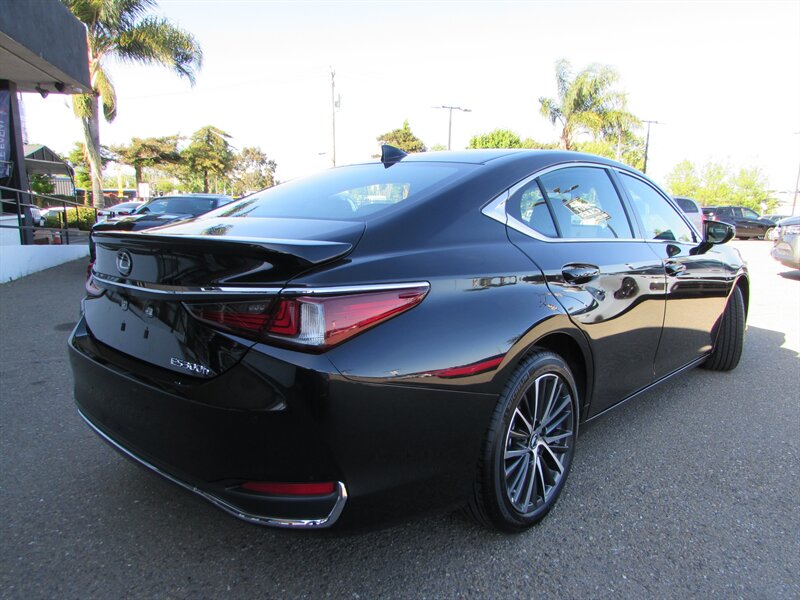 2025 Lexus ES 300h - Photo 4 - Dublin, CA 94568