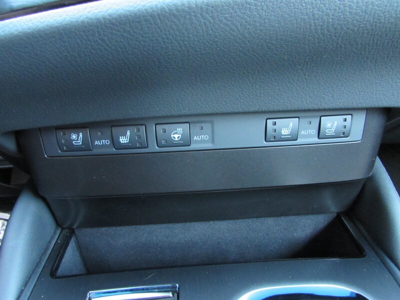 2025 Lexus ES 300h - Photo 17 - Dublin, CA 94568