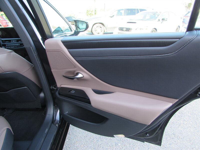 2025 Lexus ES 300h - Photo 27 - Dublin, CA 94568