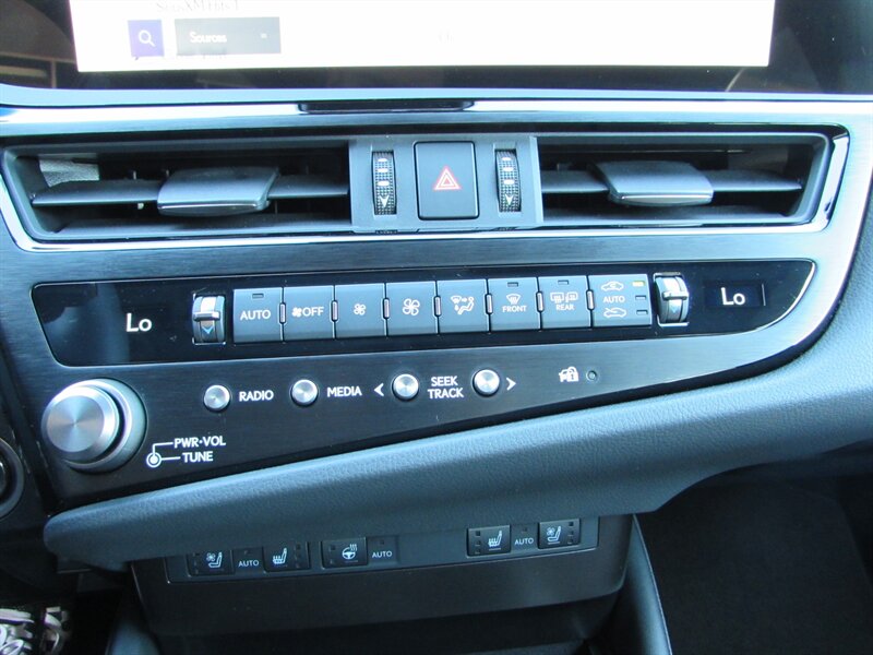 2025 Lexus ES 300h - Photo 16 - Dublin, CA 94568