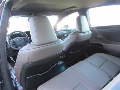 2025 Lexus ES 300h - Photo 24 - Dublin, CA 94568