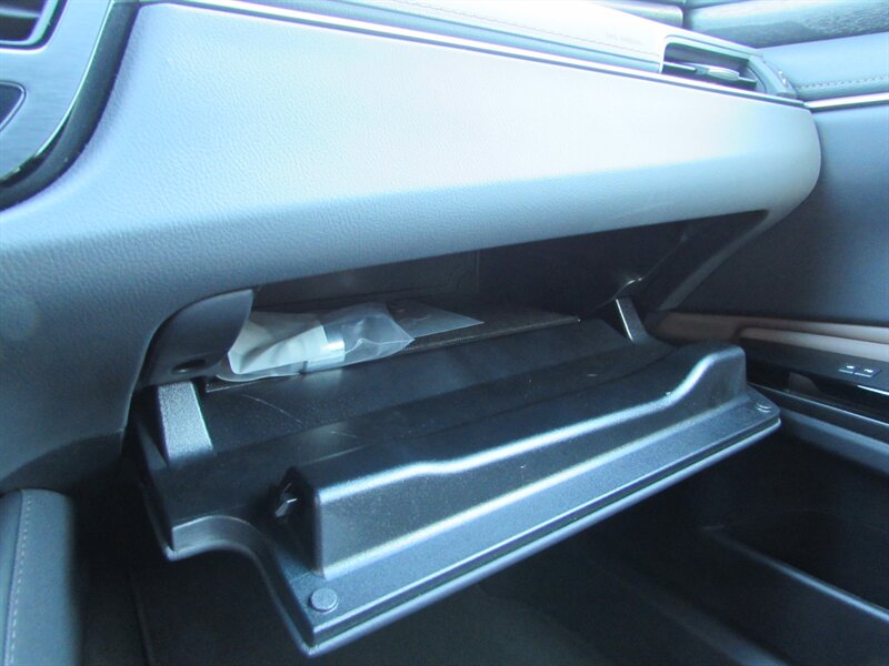2025 Lexus ES 300h - Photo 22 - Dublin, CA 94568