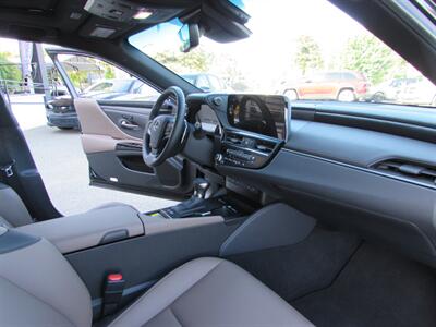 2025 Lexus ES 300h - Photo 30 - Dublin, CA 94568