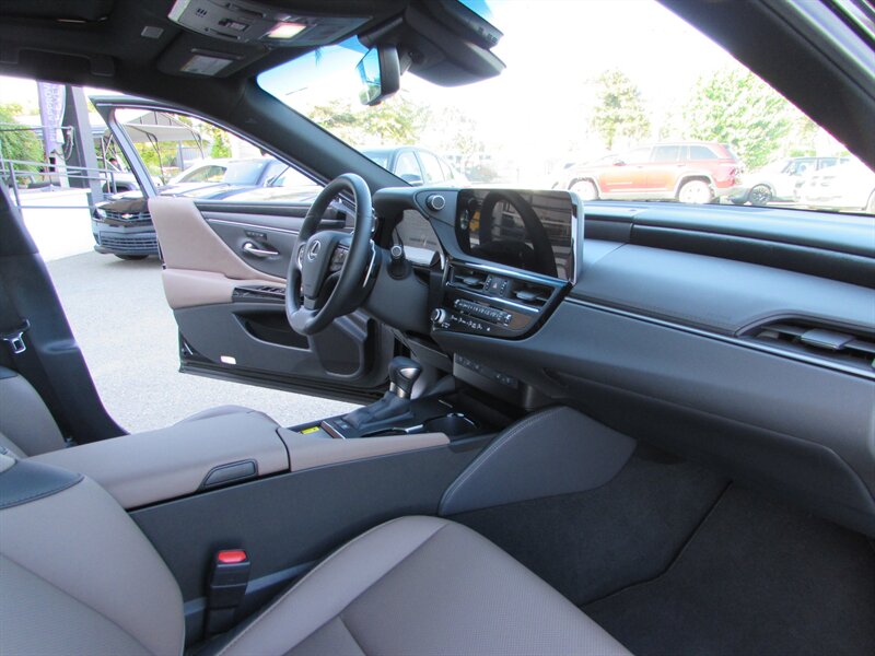 2025 Lexus ES 300h - Photo 30 - Dublin, CA 94568