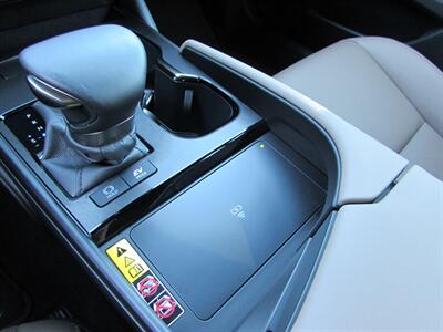 2025 Lexus ES 300h - Photo 19 - Dublin, CA 94568