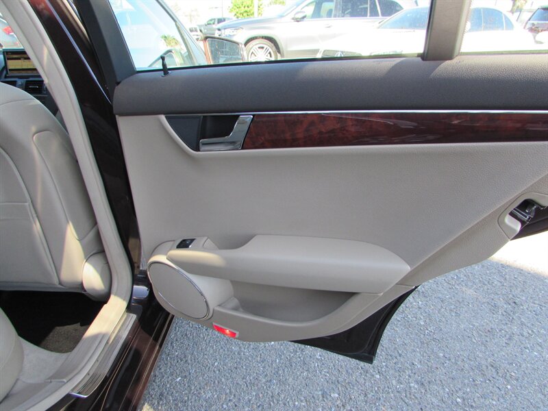 2011 Mercedes-Benz C 300 Luxury - Photo 25 - Dublin, CA 94568