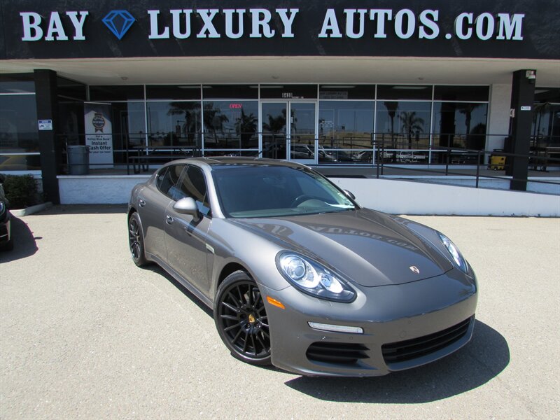 2016 Porsche Panamera Base