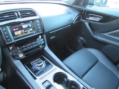 2017 Jaguar F-PACE 35t Premium   - Photo 18 - Dublin, CA 94568