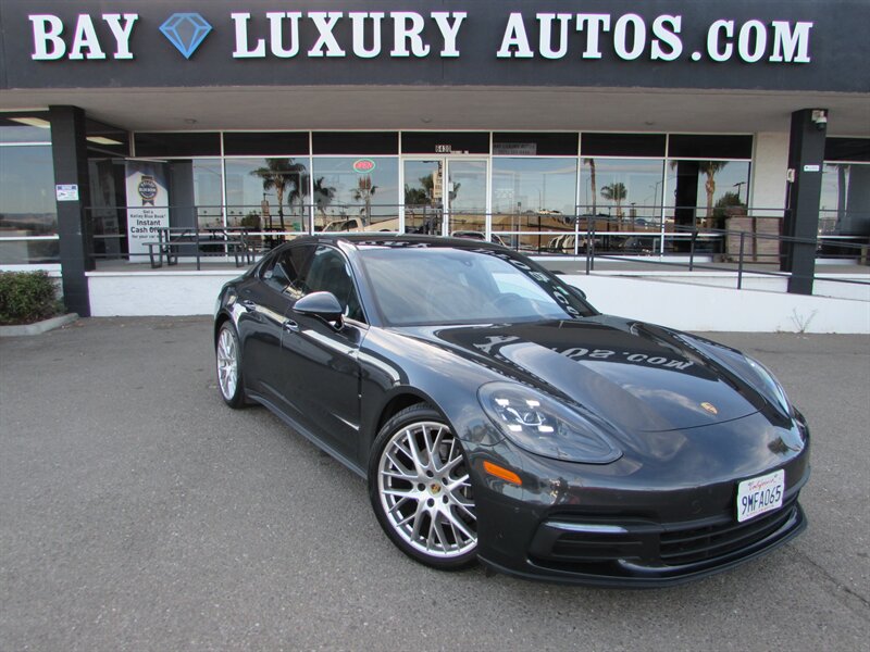 2018 Porsche Panamera  