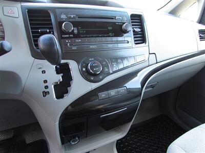 2013 Toyota Sienna LE 8-Passenger - Photo 18 - Dublin, CA 94568