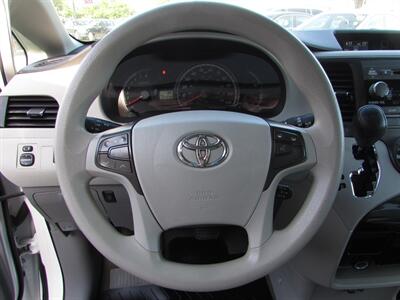 2013 Toyota Sienna LE 8-Passenger - Photo 16 - Dublin, CA 94568