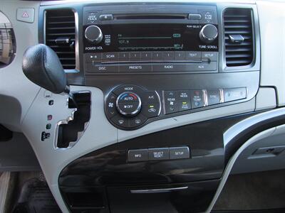 2013 Toyota Sienna LE 8-Passenger - Photo 17 - Dublin, CA 94568