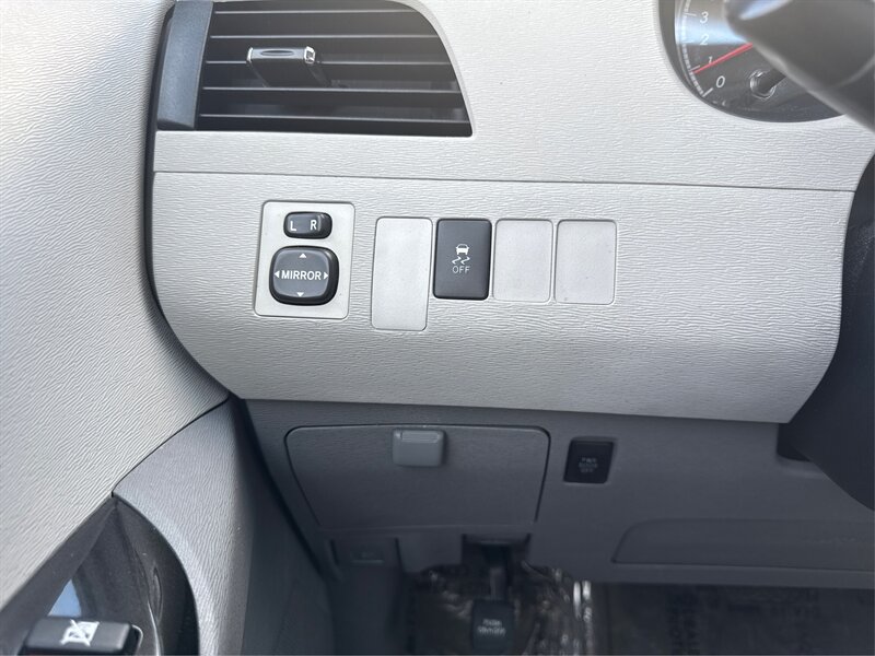2012 Toyota Sienna LE 7-Passenger Auto   - Photo 29 - Dublin, CA 94568