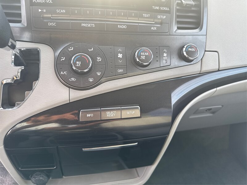 2012 Toyota Sienna LE 7-Passenger Auto   - Photo 23 - Dublin, CA 94568