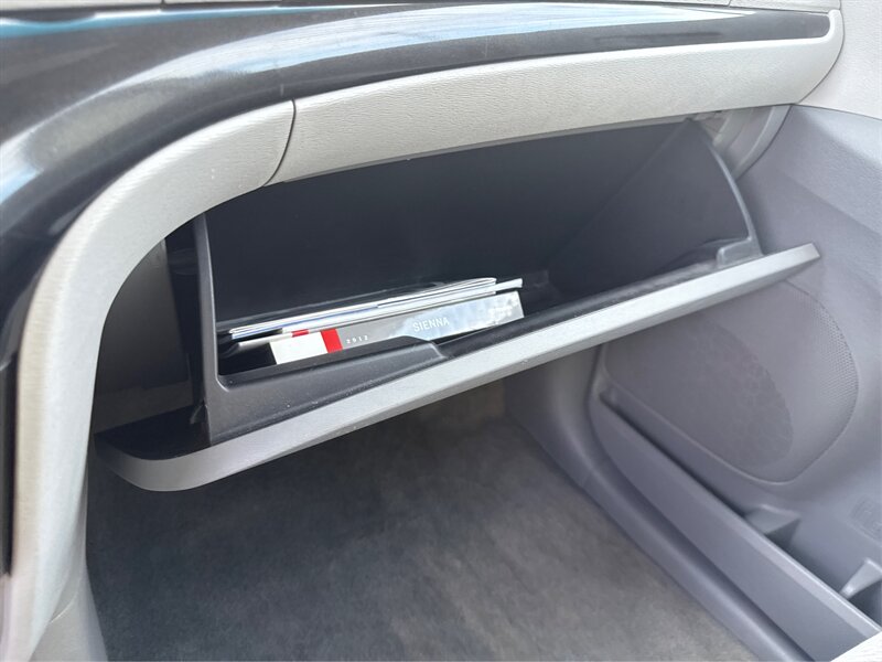 2012 Toyota Sienna LE 7-Passenger Auto   - Photo 26 - Dublin, CA 94568