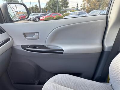 2012 Toyota Sienna LE 7-Passenger Auto   - Photo 20 - Dublin, CA 94568