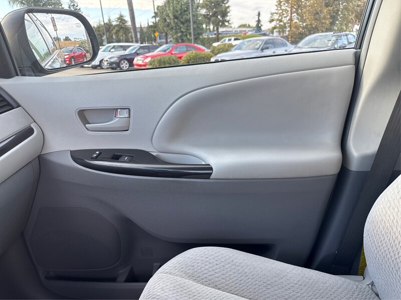 2012 Toyota Sienna LE 7-Passenger Auto   - Photo 20 - Dublin, CA 94568
