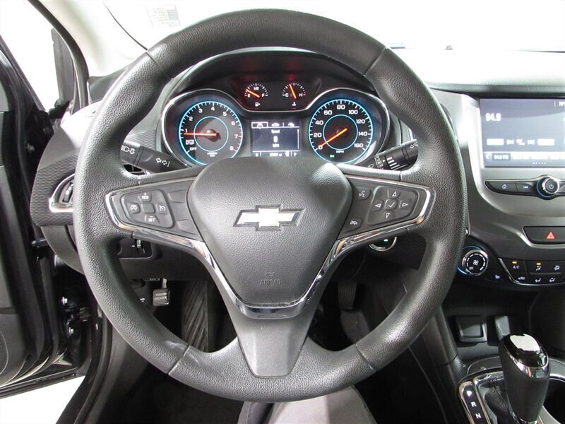 2017 Chevrolet Cruze LT Auto   - Photo 63 - Dublin, CA 94568