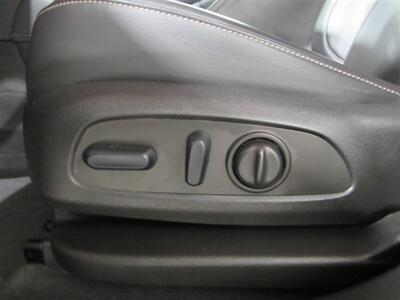 2023 GMC Acadia SLT   - Photo 10 - Dublin, CA 94568