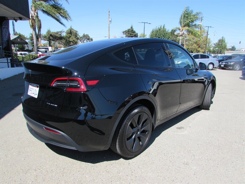 2024 Tesla Model Y Long Range - Photo 7 - Dublin, CA 94568