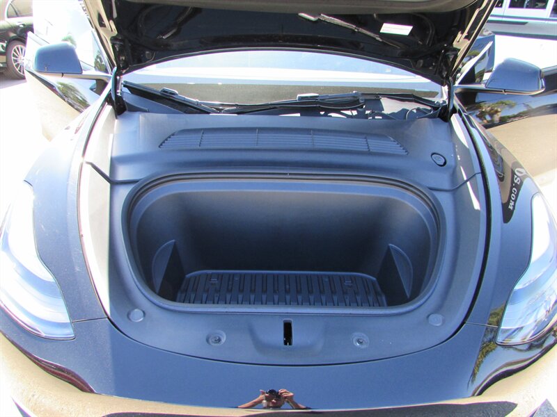 2024 Tesla Model Y Long Range - Photo 29 - Dublin, CA 94568