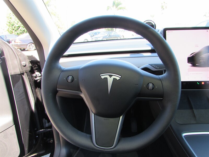 2024 Tesla Model Y Long Range - Photo 11 - Dublin, CA 94568
