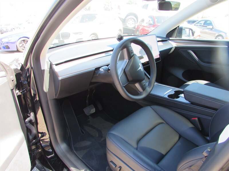 2024 Tesla Model Y Long Range - Photo 9 - Dublin, CA 94568