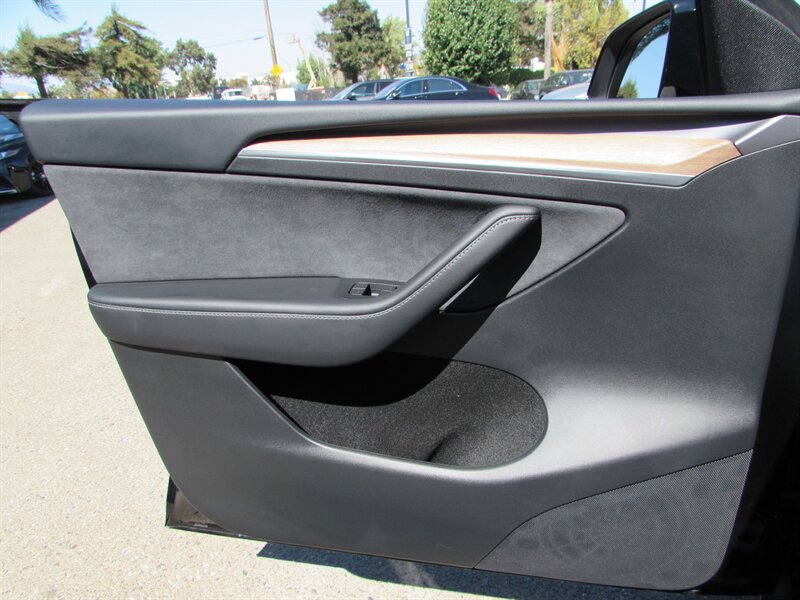2024 Tesla Model Y Long Range - Photo 19 - Dublin, CA 94568