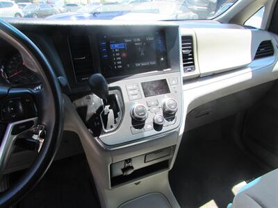 2017 Toyota Sienna LE 8-Passenger - Photo 16 - Dublin, CA 94568