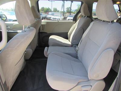2017 Toyota Sienna LE 8-Passenger - Photo 24 - Dublin, CA 94568