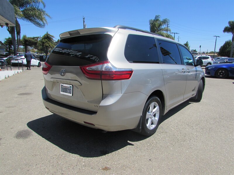 2017 Toyota Sienna LE 8-Passenger - Photo 7 - Dublin, CA 94568