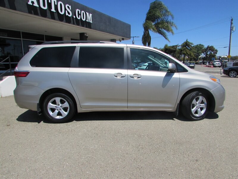 2017 Toyota Sienna LE 8-Passenger - Photo 8 - Dublin, CA 94568