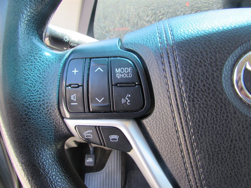 2017 Toyota Sienna LE 8-Passenger - Photo 13 - Dublin, CA 94568
