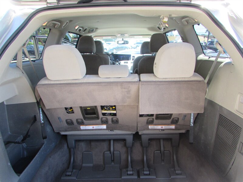 2017 Toyota Sienna LE 8-Passenger - Photo 26 - Dublin, CA 94568