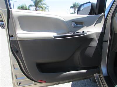 2017 Toyota Sienna LE 8-Passenger - Photo 22 - Dublin, CA 94568