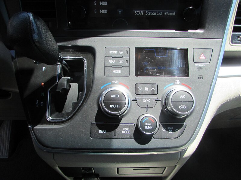 2017 Toyota Sienna LE 8-Passenger - Photo 19 - Dublin, CA 94568