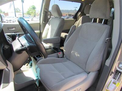 2017 Toyota Sienna LE 8-Passenger - Photo 10 - Dublin, CA 94568